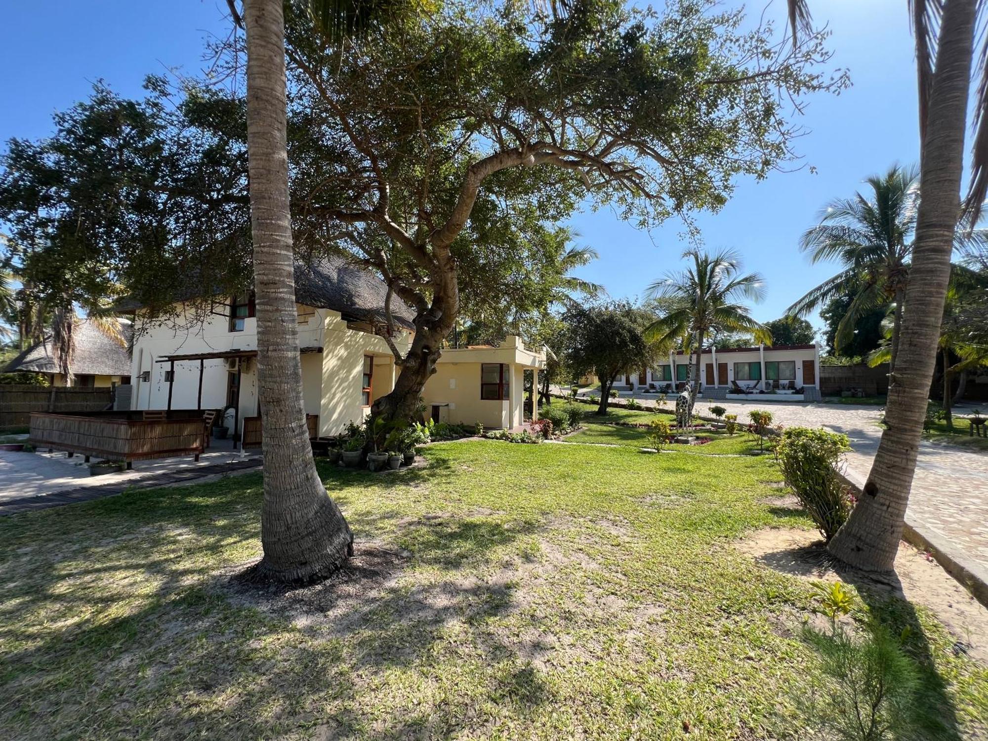 New Giraffe House Bed & Breakfast วิลันคูลอส ภายนอก รูปภาพ